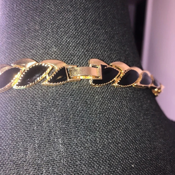 5/$25 Necklace  Gold Tone Black Segments Fold Over Clasp Closure 16” Classic - Picture 3 of 3